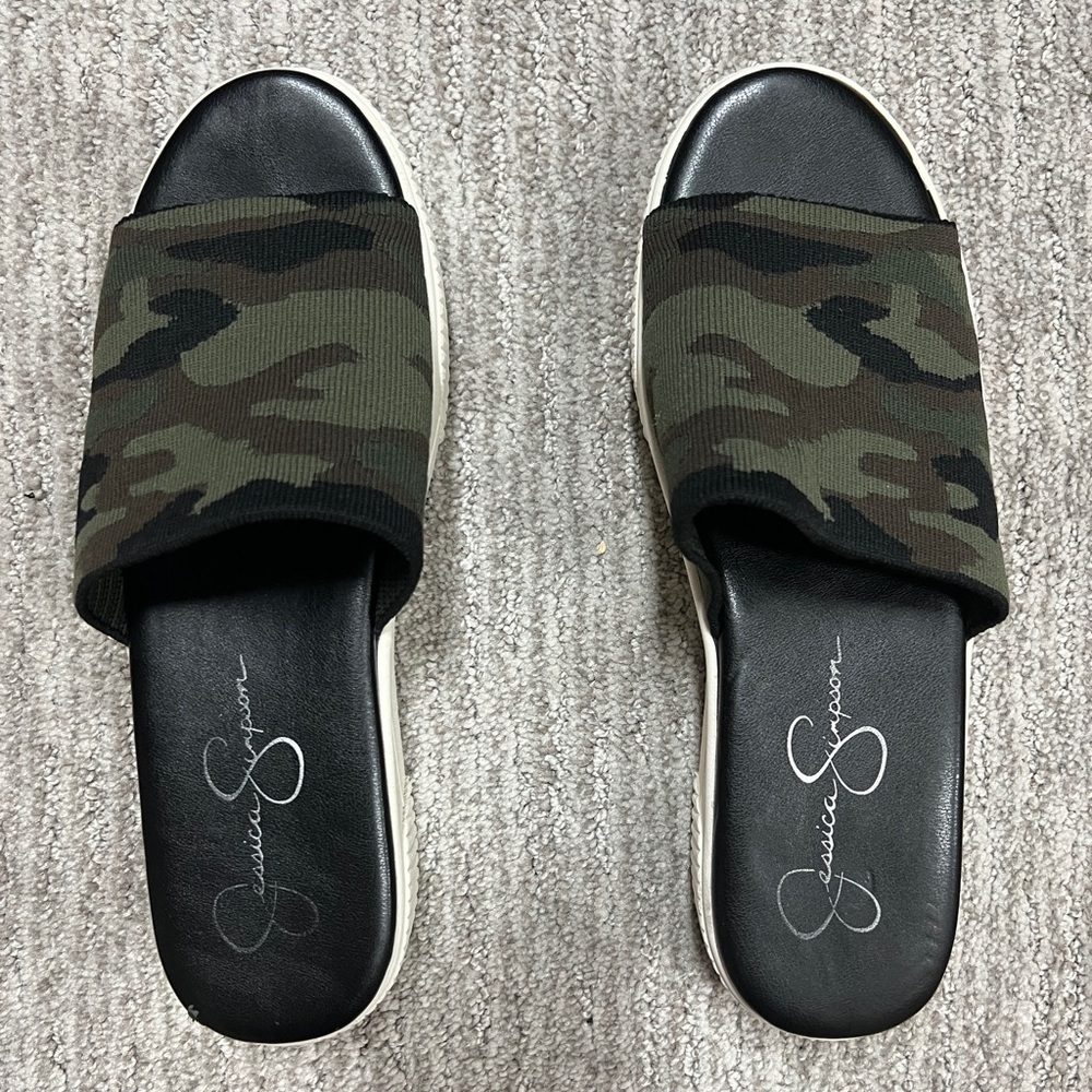 Jessica Simpson Ezira Platform Camo wedge slide  size 7.5